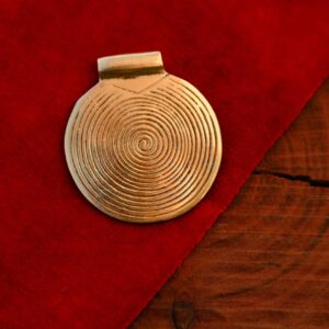 3 Colgante de latón en espiral