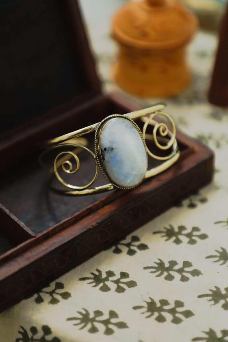 Bracciale con pietre preziose