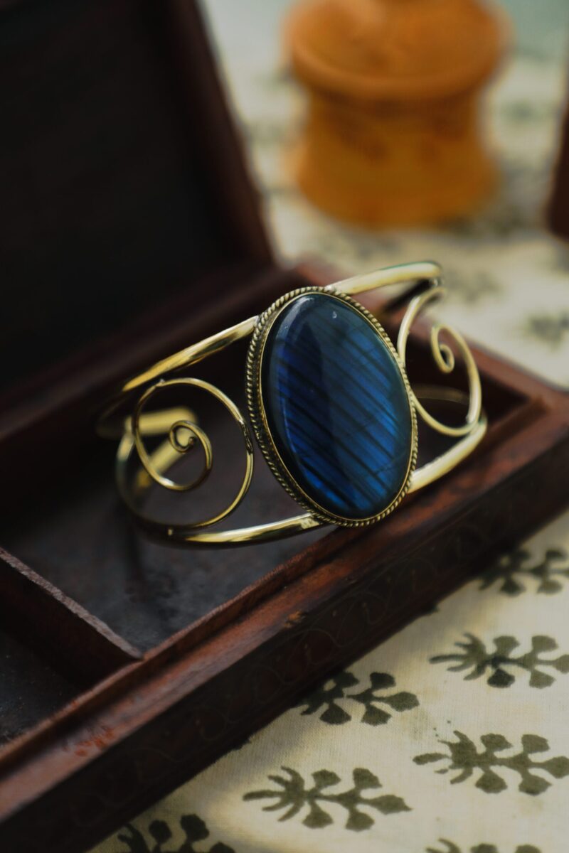 Bracciale con pietre preziose