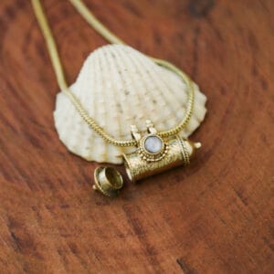 Caja secreta de piedra lunar