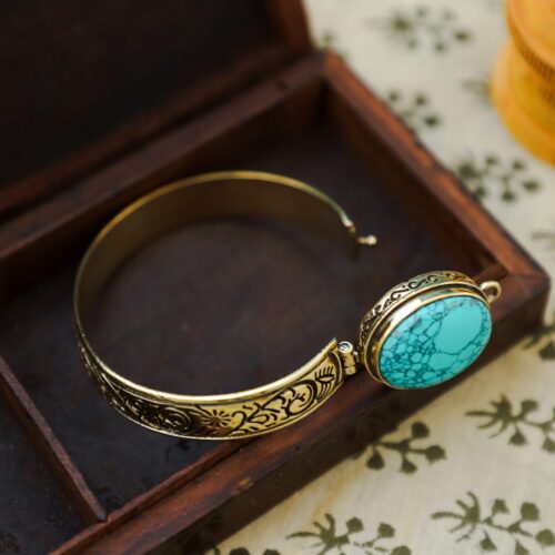 Armband im Handschellenstil