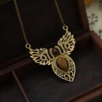 Collar de plumas de dragón