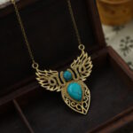 Collar de plumas de dragón