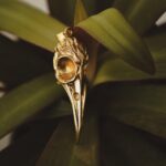 Pendentif tête de mort d’oiseau