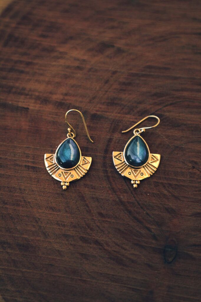 Orecchini a scudo in labradorite
