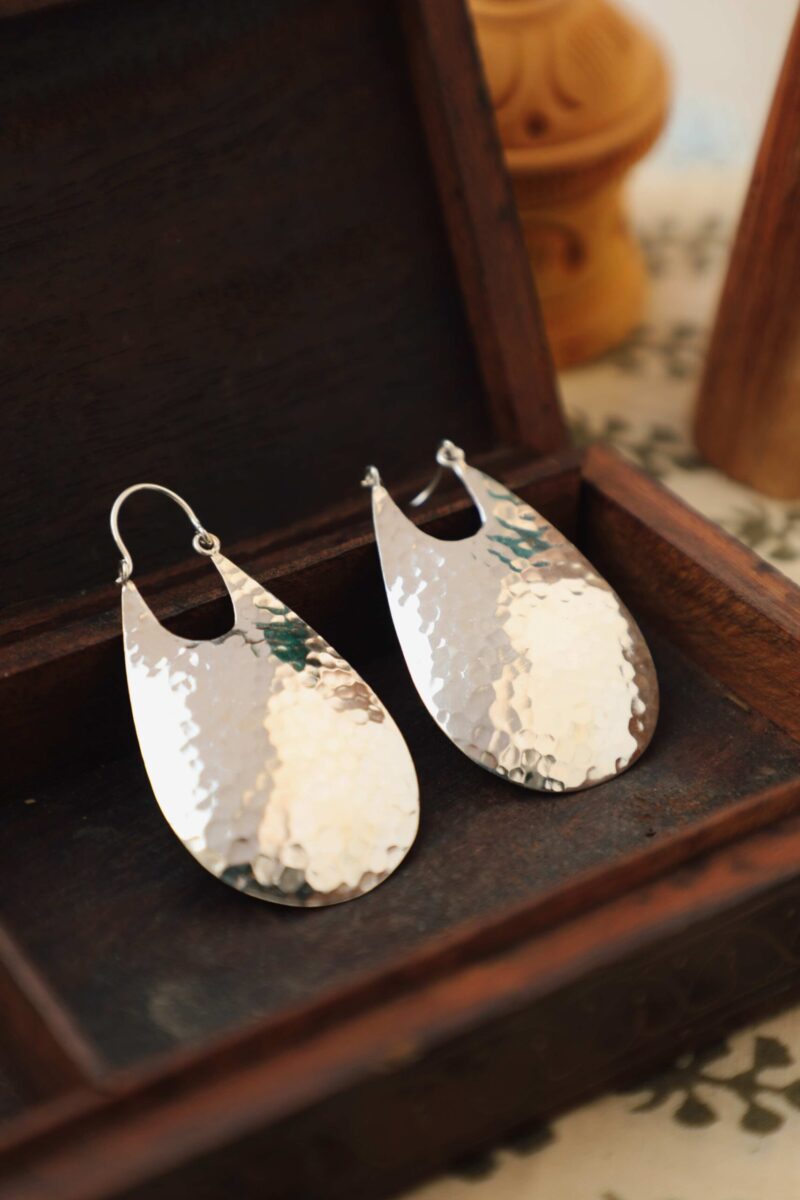 Orecchini a cerchio martellati