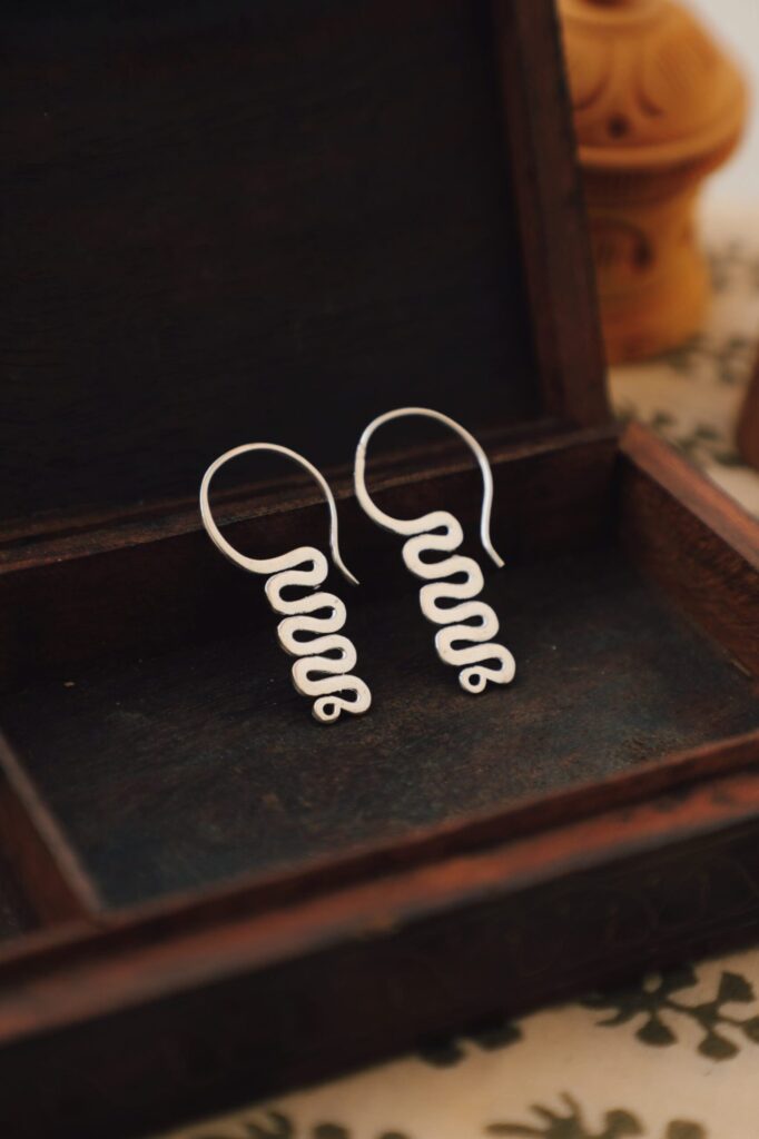 Boucles d’oreilles serpentines