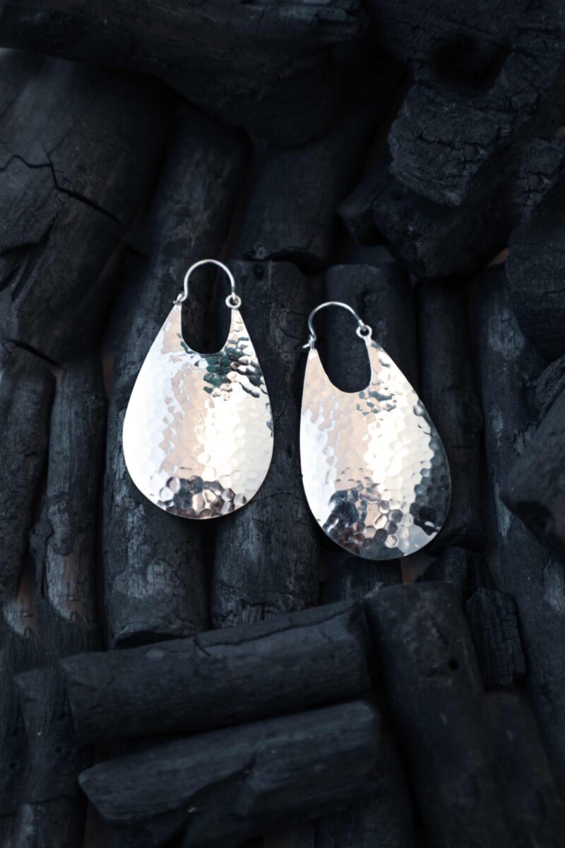 Orecchini a cerchio martellati