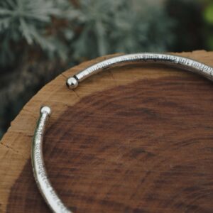 Gargantilla de latón Gayatri Mantra