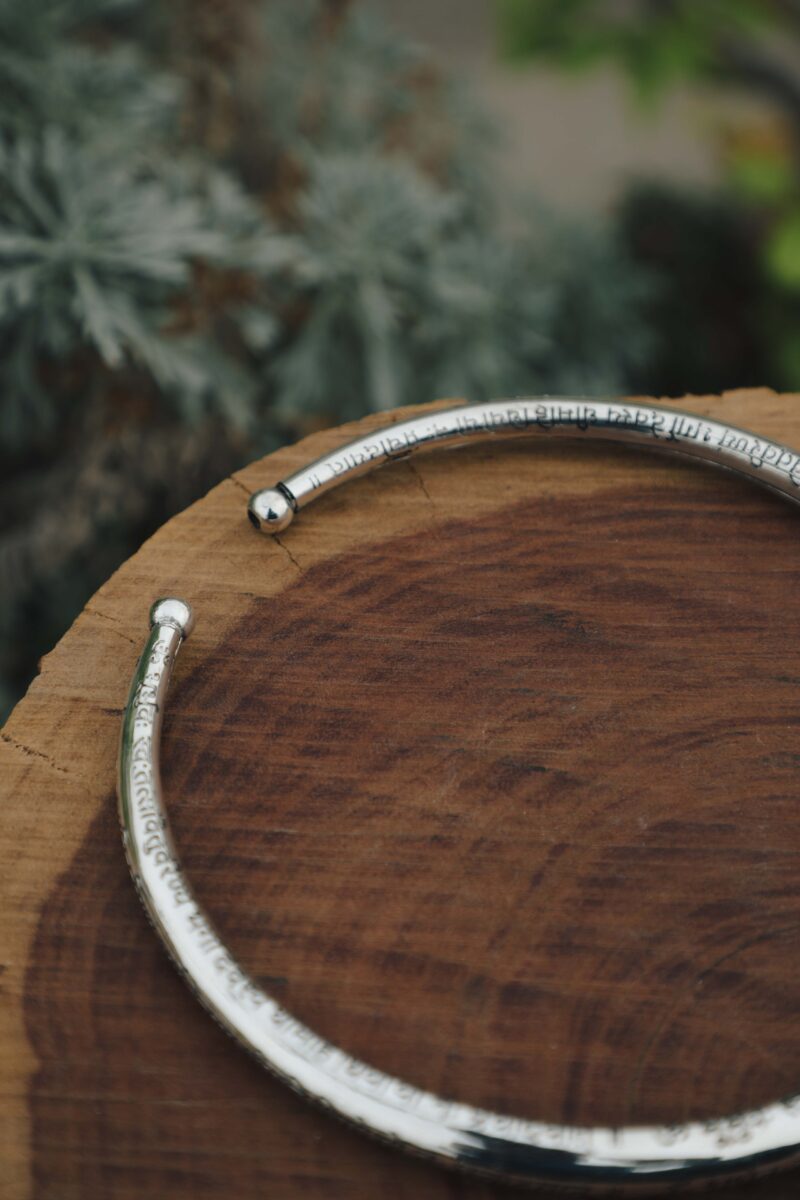 Gargantilla de latón Gayatri Mantra