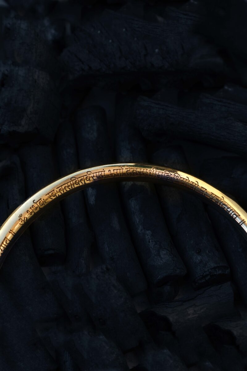 Gargantilla de latón Gayatri Mantra