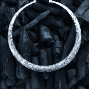 Silbernes Orbit-Halsband