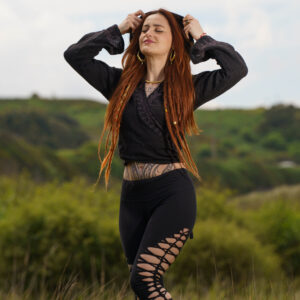 Sudadera con capucha Laura – Top cruzado bohemio