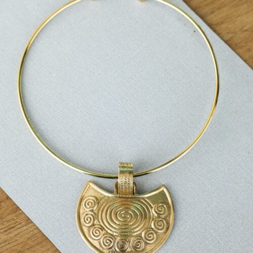Collier rituel doré