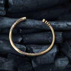 Brazalete en espiral de tierra