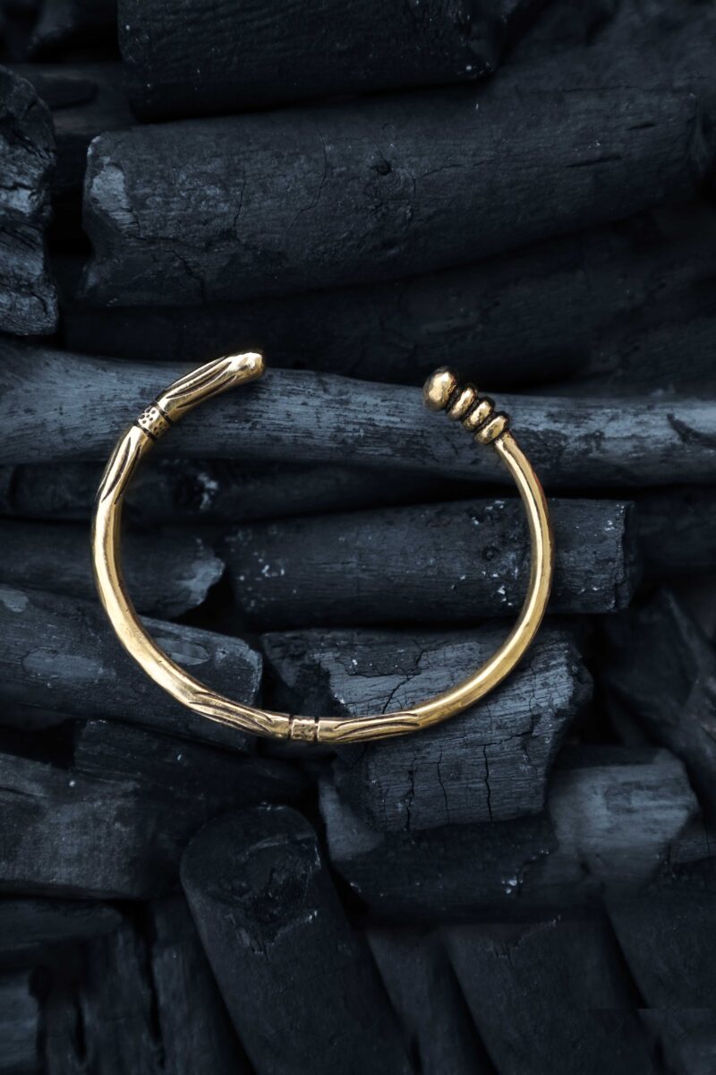 Brazalete en espiral de tierra