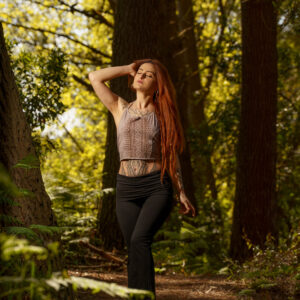 Top corto halter con estampado tribal