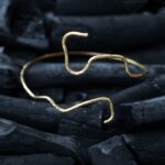Echo Wire Armband