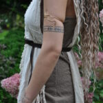 Echo Wire Armband