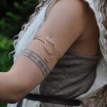 Echo Wire Armband