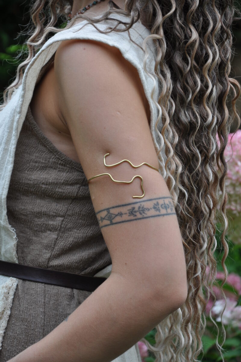 Brazalete de alambre de eco