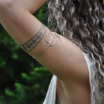 Echo Wire Armband