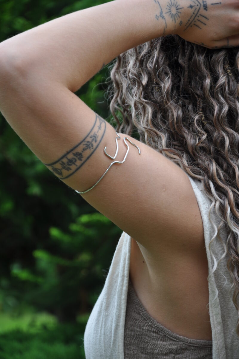 Brazalete de alambre de eco