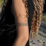 Echo Wire Armband