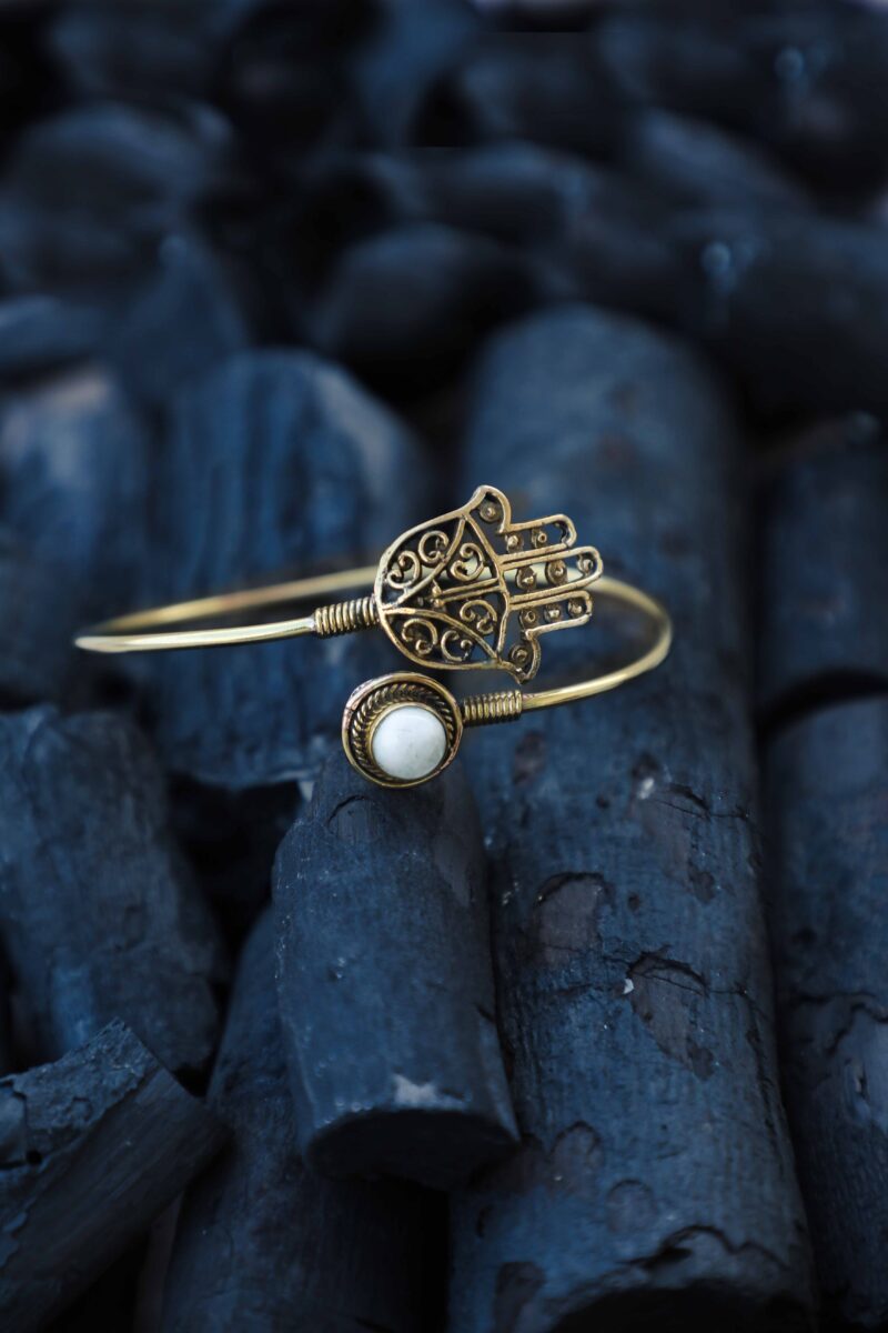 Main des bénédictions brassard en laiton