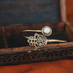 Main des bénédictions brassard en laiton