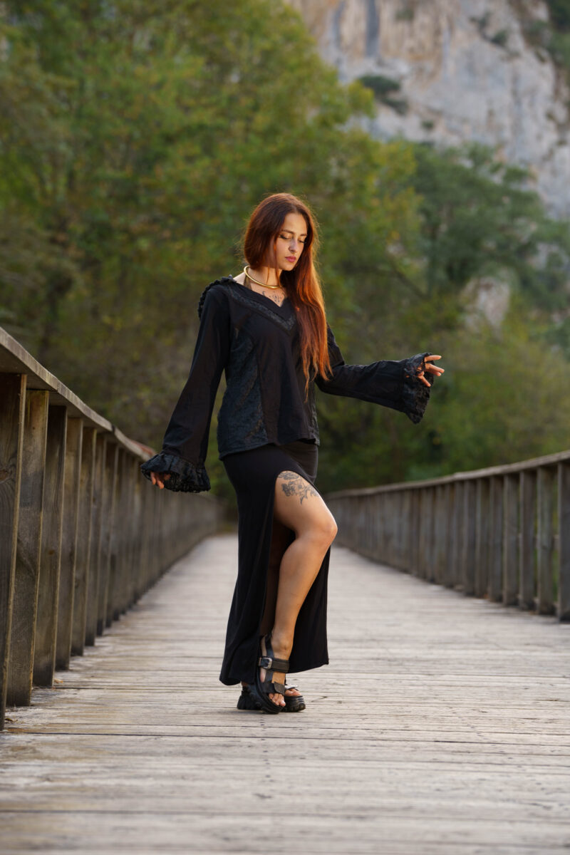 Midnight Enchantress Top con cappuccio