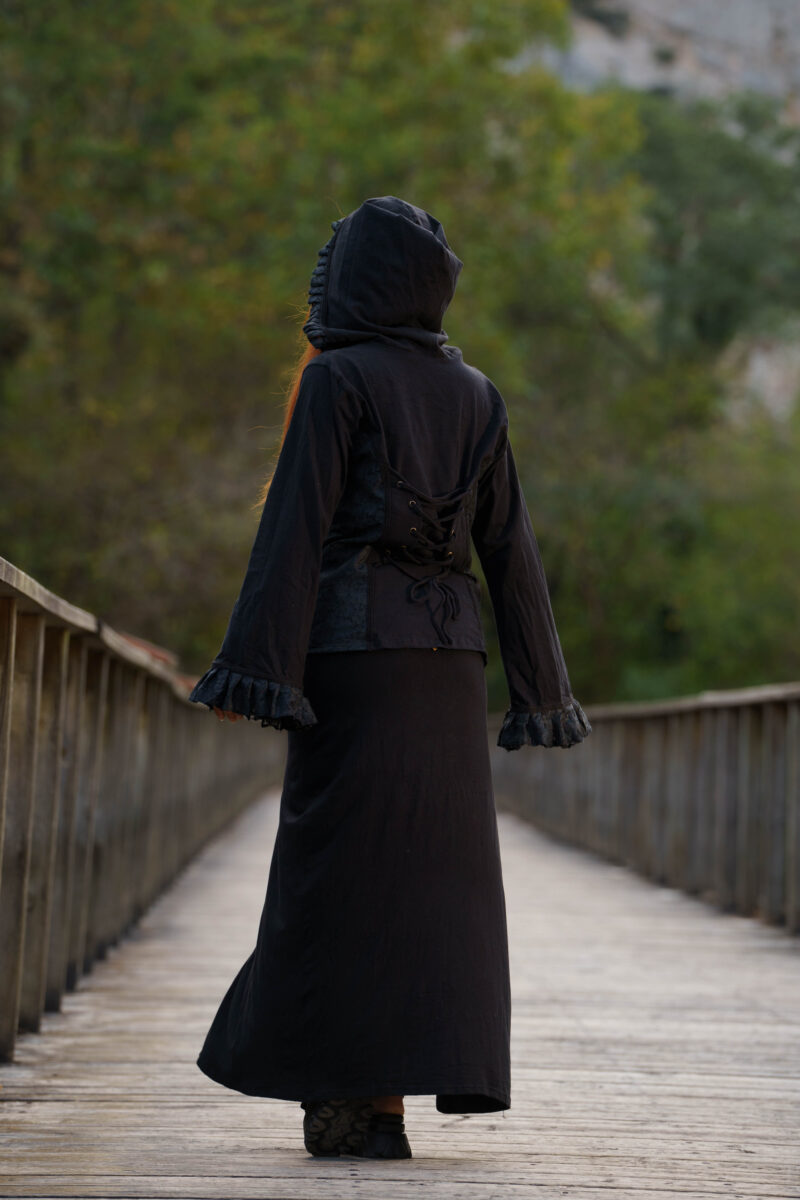 Midnight Enchantress Top con cappuccio