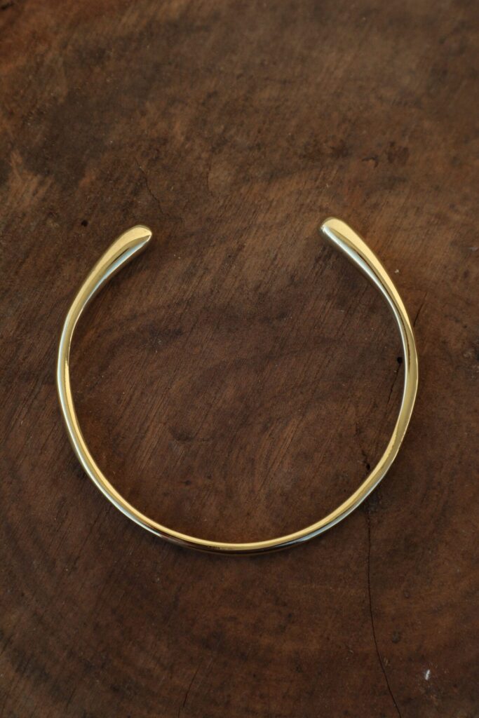 Collier en laiton à manchette ouverte minimale