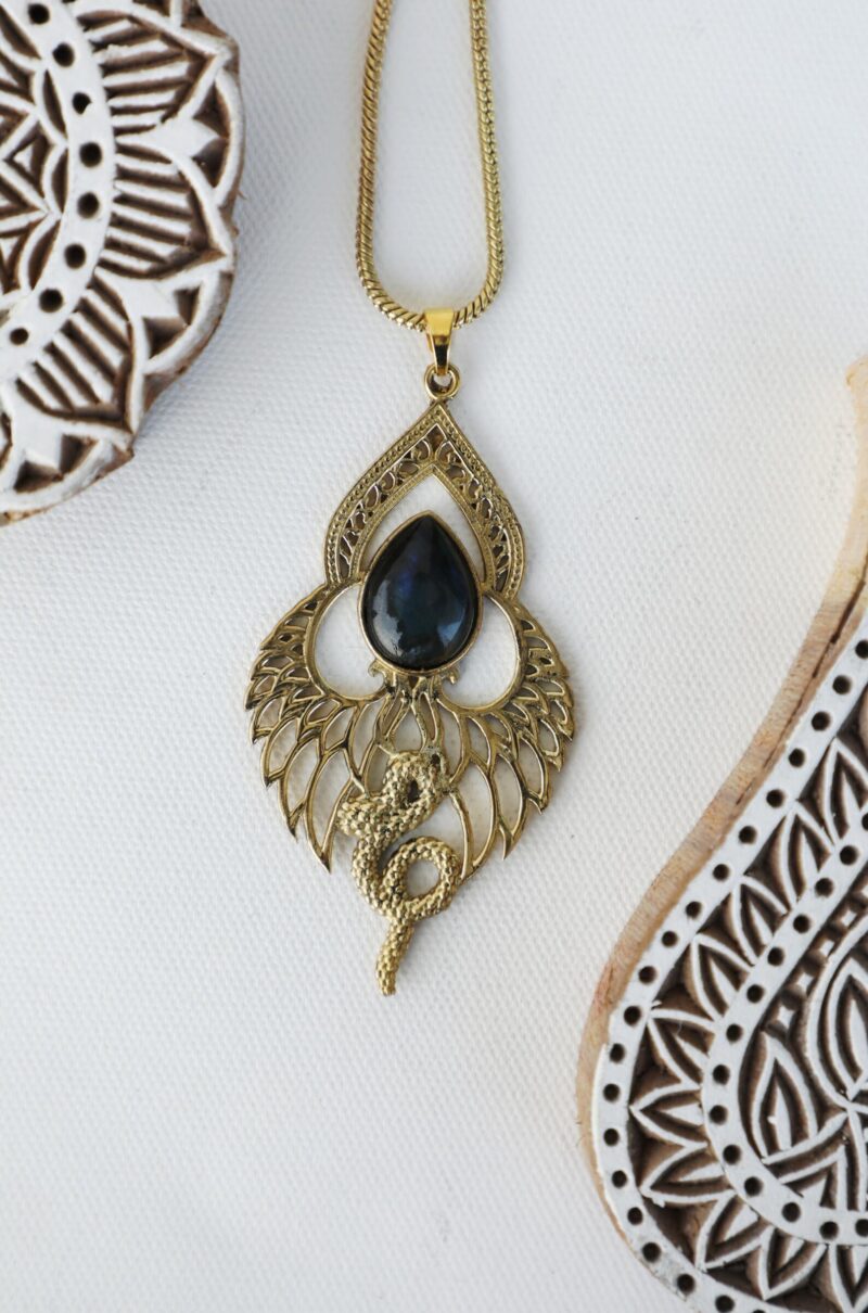 Colgante de lágrima de labradorita Serpent Wing