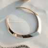 Collar a mancino a mezzaluna aperto