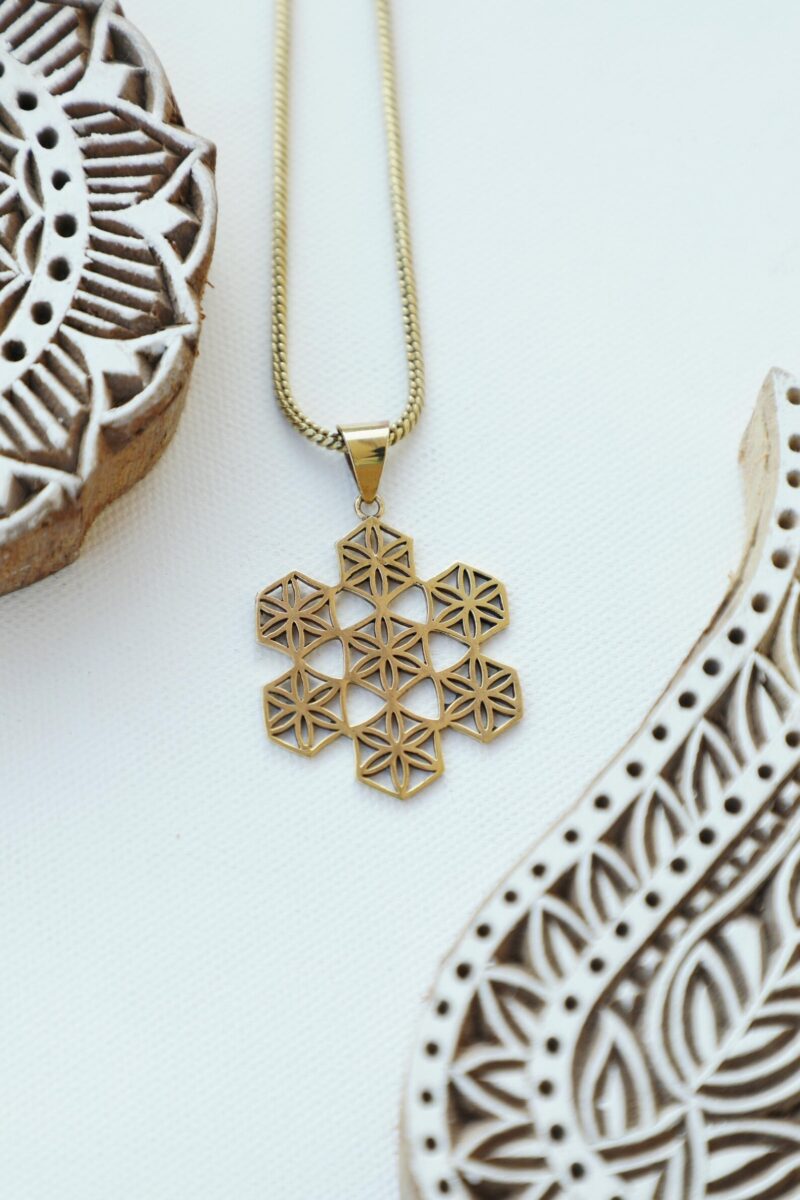 Collier pendentif en or Fleur sacrée de la Vie