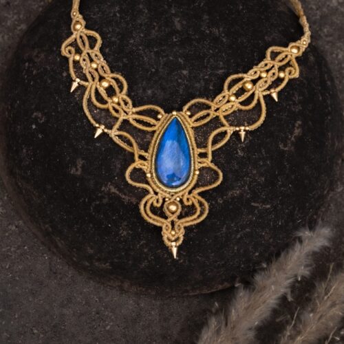 Collier en macramé au voile mystique