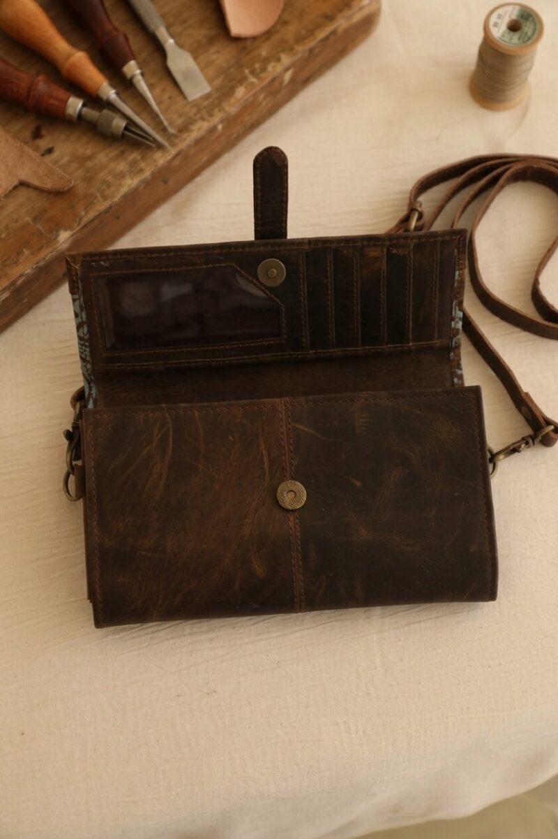 Sienna Crossbody Wallet – Floral Artisan