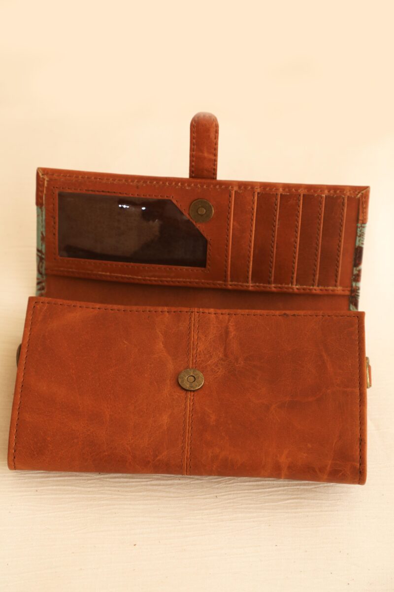 Sienna Crossbody Wallet – Floral Artisan