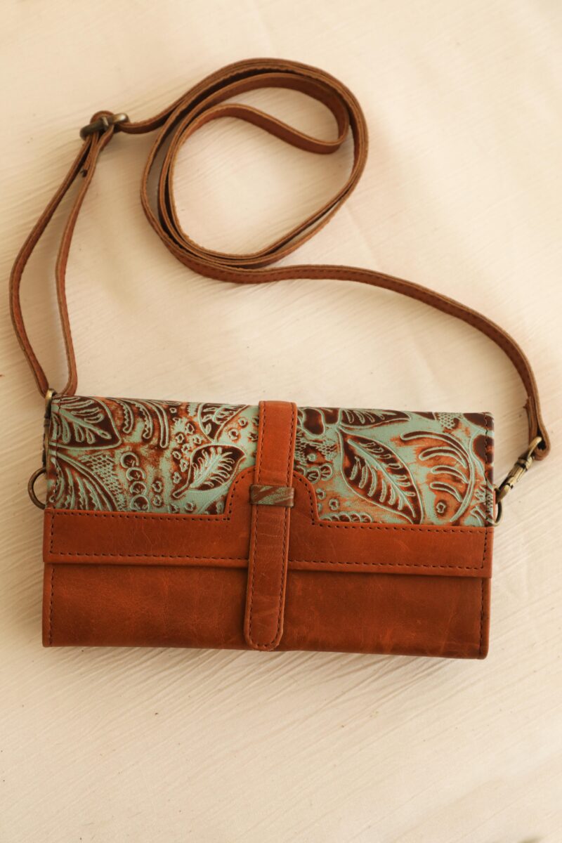 Sienna Crossbody Wallet – Floral Artisan