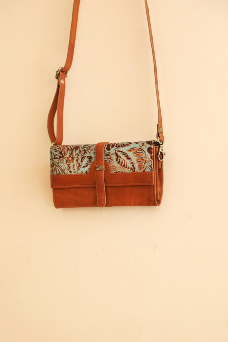 Sienna Crossbody Wallet – Floral Artisan