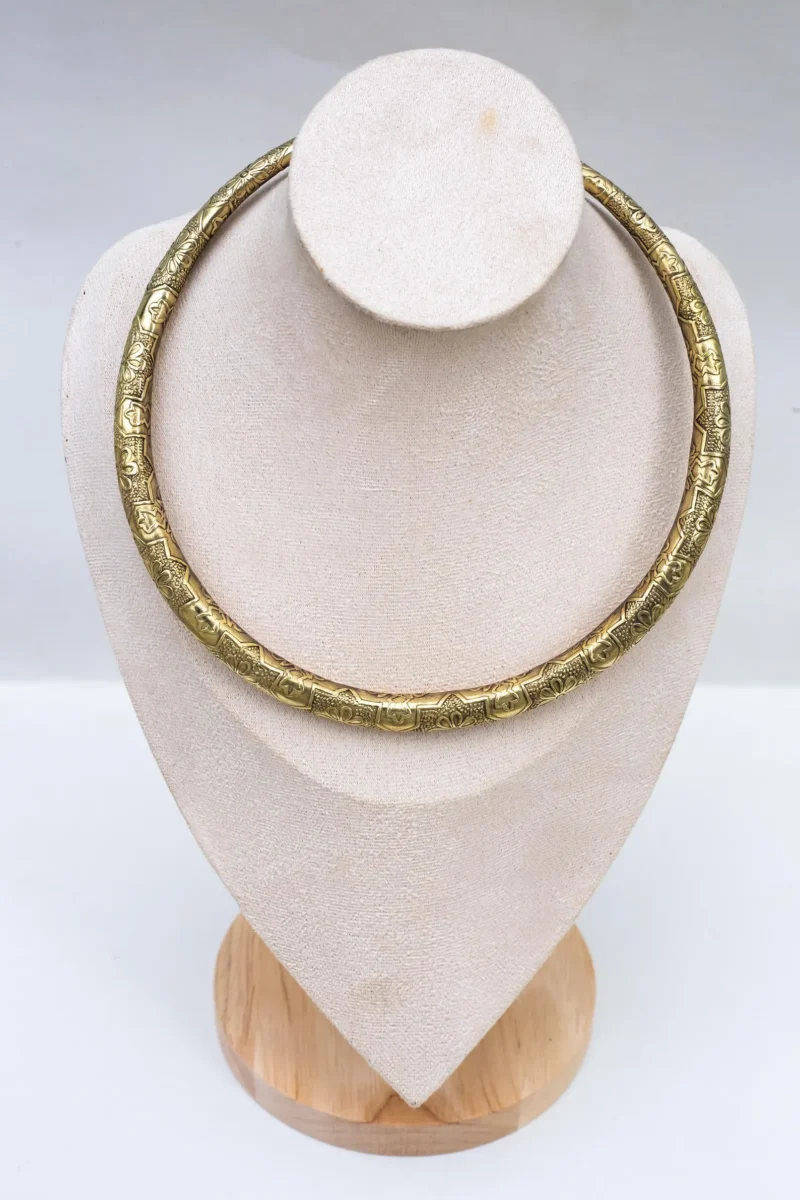 Collier gravé doré