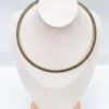 Collier métallique à finition ancienne