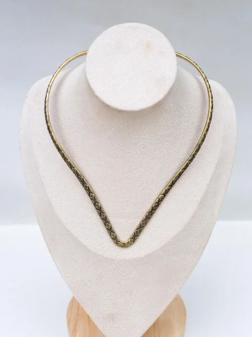 Engraved V-Line Necklace