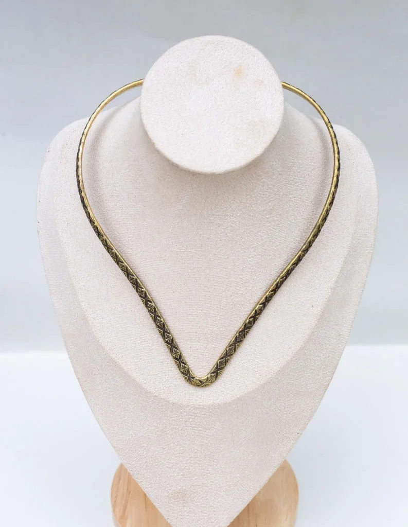 Engraved V-Line Necklace